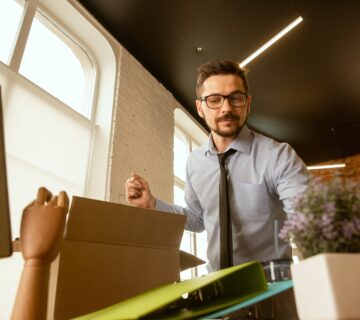 Beginning young businessman moving office 1 min 360x320